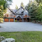Lorimer Ridge Lodge